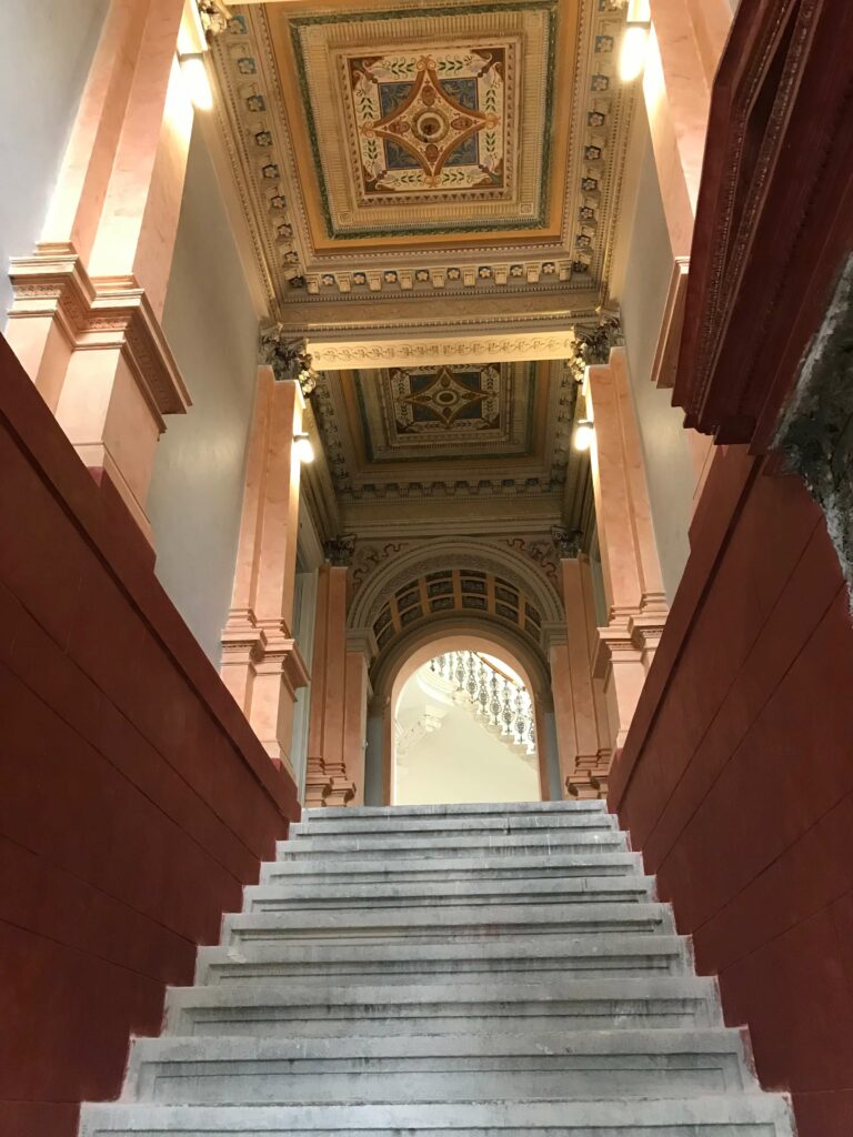 Rekonstrukce neoklasicistního schodiště na Praze 1
